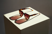 Load image into Gallery viewer, Tripper (Tortoise Shell) lifestyle